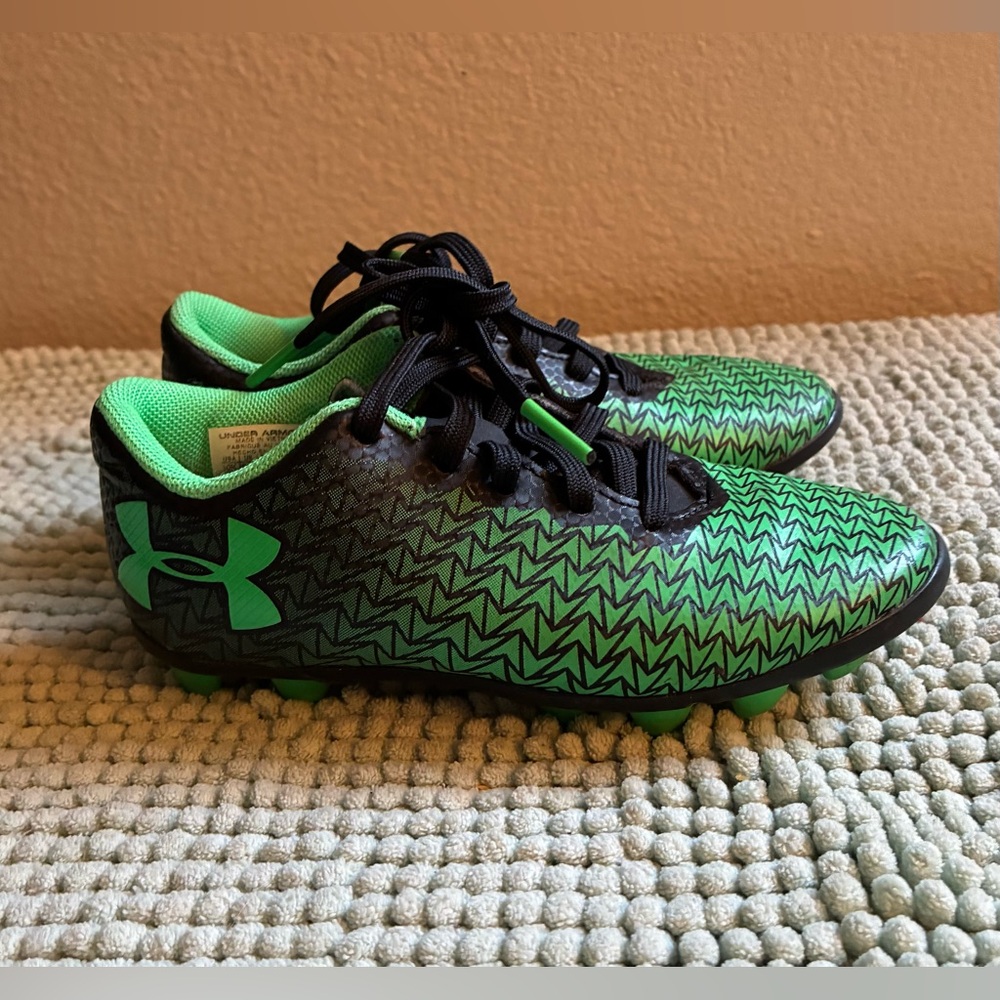 Under Armour Kids Black and Green Cleats Sz 10K